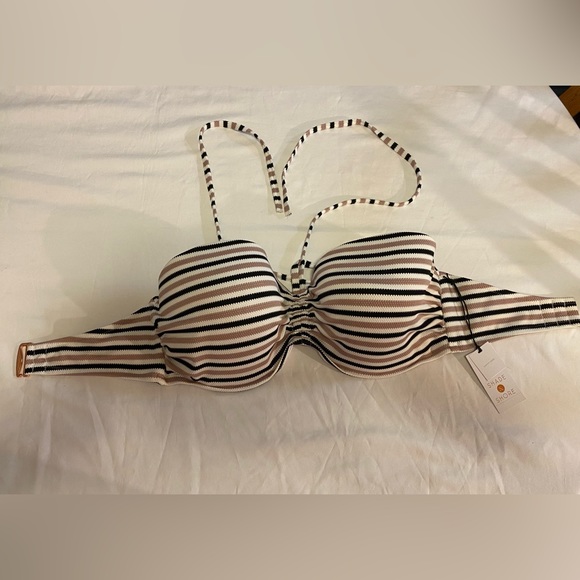 Shade & Shore Other - Shade &Shore woman’s beach top size 38DD NWT